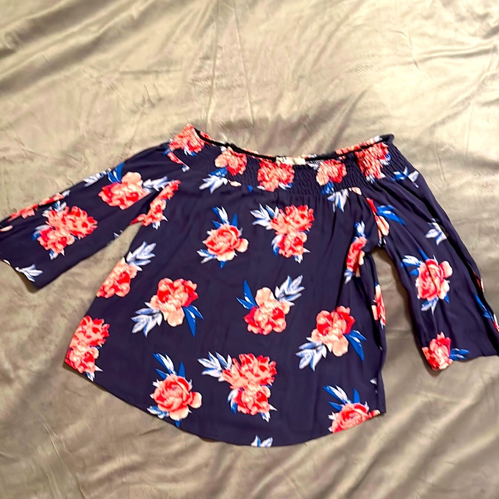 Jolt brand from Dry Goods. Women’s Sz Small..floral off-shoulder top